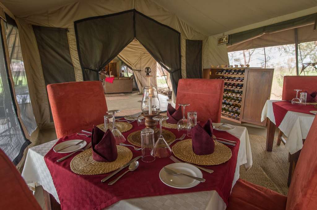 Karibu Camps And Lodges Sametu Camp Serengeti Robanda Ресторан фото